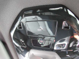 SOSコール装備です。緊急時は遠慮なく押してください。BMWメーカーエマージェンシーに直結致します。