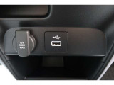 スマートフォンなどの音楽再生が可能なUSB接続ジャック装備車両です♪♪♪