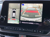まるで真上から見ているような、視認性の良いアラウンドビューモニターです。駐車が苦手な方でもこれでらくらく駐車できますよ。