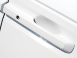 ★ドアハンドル★スマートキーシステムで、鍵の出し入れが不要になり、手が塞がっていてもラクにドアを開錠・施錠できます!