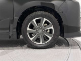 タイヤサイズは(205/60R16)で純正アルミホイールです。