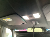 ルームランプはLED。明るさの質が違います!