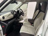 運転席と同じく助手席も広々しているので、長距離も楽々!