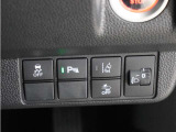 ◆VSA◆横滑り防止装置が装備されています。コーナーリング時の横すべりを抑える機能と、車両の急激な挙動変化を抑える機能で、安定した走行を実現しています。運転に安心とゆとりが出来ます。