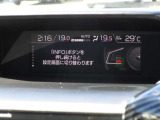 小さなモニターに車両の情報が表示されます。