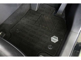 フロアマット標準装備。車内を清潔に保ちます。