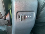 後席用のUSBソケットも付いるので後ろに座っている方も充電がラクラクできます♪