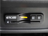 ◆ETC2.0装着◆進化したドライブ体験。料金収受システムだけだったETCが生まれ変わって、高速道路を賢く使うETC2.0に進化しました。多彩な情報サービスが便利で快適なドライブ体験を提供します。