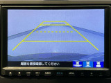【バックカメラ】運転が苦手な方も車庫入れラクラクです!ギアをリバースに入れれば自動的に切り換わりますので、面倒な操作は不要です♪狭い駐車場もお車を傷つけず安心ですね!
