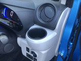 運転席・助手席ドリンクホルダー。近くて便利。エアコンの風でほんの少し温度をkeepも