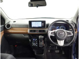 オシャレなインテリアで運転する気分も盛り上がりますよね^^