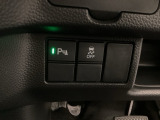 VSA装備車です。VSAはドライバーの操作と車の動きを見守っています。もし車の挙動が乱れたとき、4輪別々にブレーキをかけたり、エンジンパワーをしぼることによって車を安定させます。