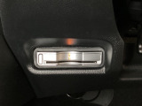 ハンドルの左下にETCがついています。高速道路の料金所の通過も楽々です。 カードの取り出しもしやすい場所についています。