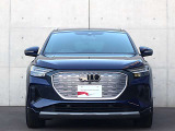 ●一目でAudiとわかる特徴的なシングルフレームグリル・LEDランプ。精悍なフロントマスクからAudiのスマートで上品なブランドを連想させてくれます。女性にも大変ご好評頂いております。