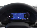 Google アシスタントを呼べば、友人や家族、会社の同僚への連絡や、車内環境の調整も思いのまま。ルート案内やエンターテイメント機能を利用する際も、ステアリングから手を離す必要はありません。