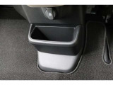 運転席と助手席の間にセンターロアボックスがあります!