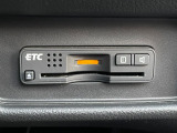 運転席足元にETCがついています。