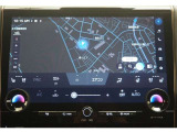ディスプレイオーディオ(コネクティッドナビ対応)PLUS搭載。T-Connectご契約で2028年10月まで無償で利用できるナビ(期限到来後は有償)と、解約後も利用できる車載ナビが搭載されています。