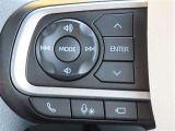 運転中、オーディオの操作をしてて、ハッとしたことはありませんか?ステアリングスイッチは、運転中でもハンドルでオーディオの操作が可能です。安全なドライブをサポートします。