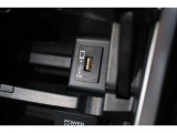 USBオーディオ用ソケットがついていますので携帯電話などを接続すれば音楽等の再生が可能です!