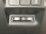 ハンドルの右下にETCがついています。高速道路の料金所の通過も楽々です!。カードの取り出しもしやすい場所についています。