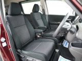 運転席のスペースはゆったりしていて、視界も広く確保されているので普段の運転からロングドライブまで快適です。