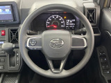インテリアに合わせたデザインのステアリングは、運転される方のことも考え、運転しやすい形状、大きさです。是非一度、実際に触ってお確かめください。