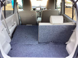 3名乗車と荷室。長い荷物も載せられます。
