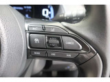 レーダークルーズコントロール(全車速追従機能付)付きです。車速に応じて追従支援してくれるので、ロングドライブも快適です。詳細は販売店スタッフまでおたずねください。