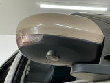 【ウインカーミラー】方向指示器をミラーのランプに点灯。対向車への視認性を高め、安心安全な方向転換をサポートします♪