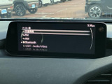FM・AMラジオやBluetooth、USBなど複数の音源が一覧で表示され、聴きたいメディアを選びやすい画面です。日々の移動中に、好みに合わせた音楽や放送を楽しめます。