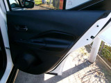 運転席側リヤドア内張。