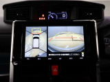 パノラミックビューモニター付きです。車両を上から見たような映像をディスプレイオーディオ画面に表示。運転席からの目視だけでは見にくい、車両周辺の状況をリアルタイムでしっかり確認できます。