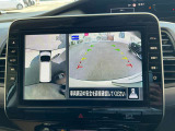 『アラウンドビューモニター』はスムーズな駐車と安全確認をサポートします。
