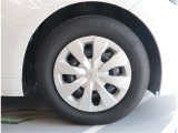 純正ホイール。デザインが素敵ですね。お車全体のイメージ変わりますね。タイヤサイズは 195/65R15 です。