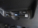 【ETC2.0車載器】は高速道路上に設置されたITSスポットと双方向通信を行い、ETC機能に加え安全運転をサポートする交通情報を提供してくれます