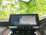 画面には地図とエアコンの情報が表示され、目的地の確認と車内環境の操作をまとめて行えます。必要な情報を見渡しやすく、日常のお出かけをサポートする装備です。