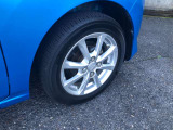 Gグレードには14インチアルミホイール。タイやサイズは155/65R14
