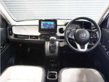 ◆インテリアパネル◆視界広々で非常に運転しやすくロングドライブでも疲れを感じさせないすっきりとまとまったインパネ周りです。