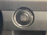 エンジンスタートスイッチ☆キーが車内にあれば、エンジンの始動・停止はブレーキを踏んでスイッチを押すだけ!キーを取り出す手間を省き、ワンプッシュでエンジンを操作するので簡単でスムーズです。