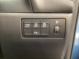 各種機能の切替スイッチは運転席パネル下に集約されています。任意で切り替え可能なため状況に合わせてお使いください。