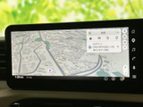 地図を大きく表示し、周辺の道路や現在地を確認しやすい画面です。検索メニューも表示されており、行き先を探したいときに使いやすく、初めての場所への移動をサポートします。