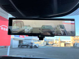 スマートルームミラー!車両後方のカメラ映像をミラー面に映し出すので、車内の状況や、天候などに影響されずクリアな後方視界が得られます!