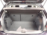 荷室は荷物を隠せるトノカバー付!充分な荷室の広さです!