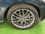 純正アルミホイールです。足元が引き立つので、車全体のイメージがアップしますよ!