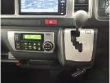 スマートキー付きです。スマートキーとは鍵を車に差し込まなくても、ドアノブを触ったりするだけで、ドアロックを解錠できます。これが凄く便利なんですよ。