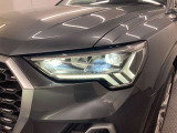 ウイング状のデイタイムランニングライトを備えるLEDヘッドライト。昼光に近い照明によって進路を照らし、昼夜ともに目視しやすく視認性を高め安全性と快適性を向上させます。