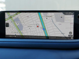 マツダコネクトの10.25インチワイドセンターディスプレイです。『Android Auto』『Apple CarPlay』や独自のコネクテッドサービスに対応したインターフェイスシステムです。