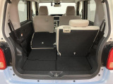 リヤシートを片側倒すと長いお荷物の収納も可能です。