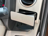 運転席側のドリンクホルダーも目立つ汚れや使用感はなく、キレイな状態です。